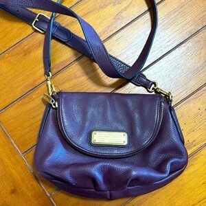EUC Marc Jacobs purse in wine color